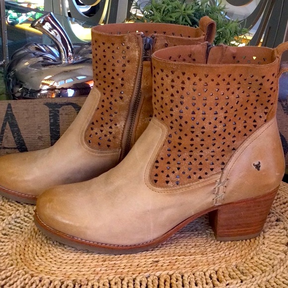 Trask woman’s size 8.5 tan boots - Picture 2 of 12